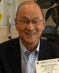 【工事中】人に言われたことに対して、自分で深く考え独自の結論を出す。納得いかない場合は先生にも反論。そして現地に行ってインタビューしたり、作家の家まで押しかけて聞きに行く。真理を追究する確固たる意志を高校生時代に確立していたことに驚嘆です。さらに「むだと失敗、間違い」だらけの高校時代。しかしそれを通じて初めて自分の青春の実りがある、との現役高校生へのエールも必見。(インタビュー：2022年7月23日)