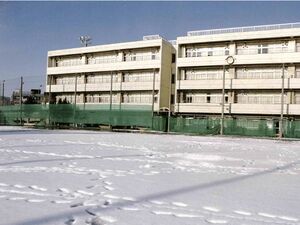 2014 雪と校舎.jpg